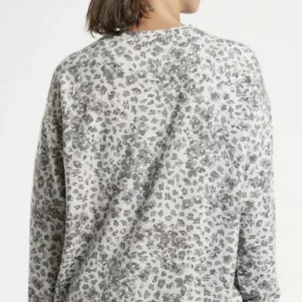 ATHLETA STUDIO‎ TO STREET SPLATTER SWEATSHIRT ANIMAL PATTERN SZ M GRAY PREOWNED - Picture 4 of 8